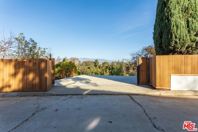 4 Bed Home for Sale in Los Angeles, California