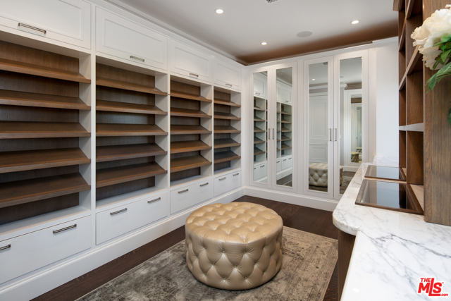 7 Bed Home for Sale in Los Angeles, California