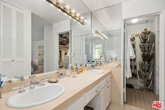3 Bed Home for Sale in Los Angeles, California