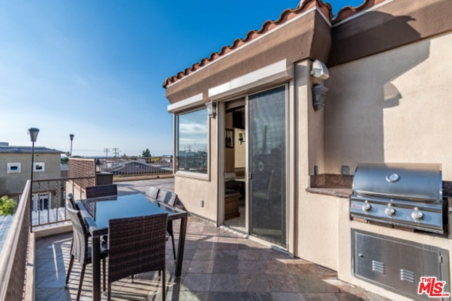 822 6TH Street, Hermosa Beach, California 90254, 4 Bedrooms Bedrooms, ,4 BathroomsBathrooms,Residential,Sold,6TH,19537348