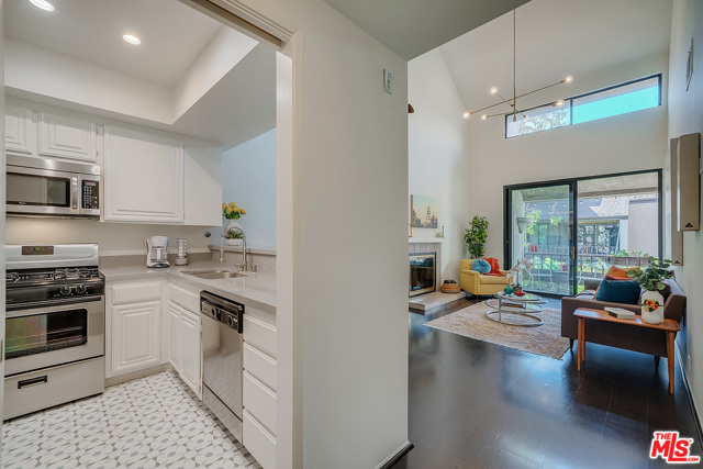 1 Bed Home for Sale in Playa del Rey, California