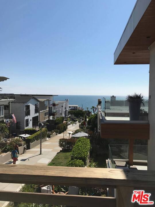 333 19Th Street, Manhattan Beach, California 90266, 5 Bedrooms Bedrooms, ,3 BathroomsBathrooms,Residential,Sold,19Th,21678480