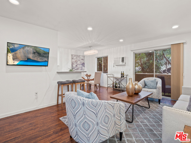 1 Bed Home for Sale in Los Angeles, California