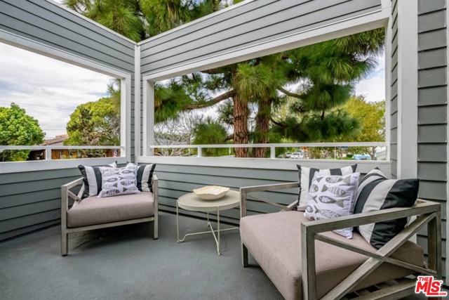 1300 12th Street, Manhattan Beach, California 90266, 2 Bedrooms Bedrooms, ,2 BathroomsBathrooms,Residential,Sold,12th,20639432