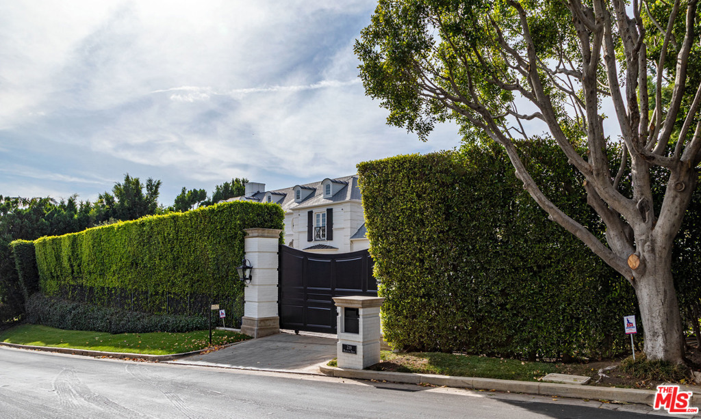 219 S MAPLETON DRIVE, LOS ANGELES, CA 90024