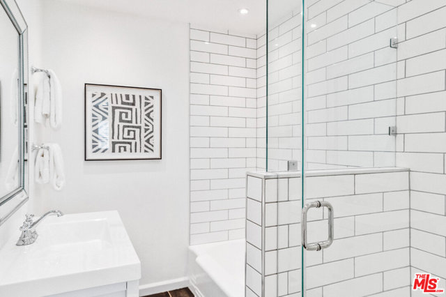 2 Bed Home for Sale in Van Nuys, California