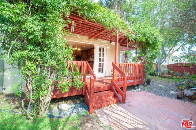 Wrap-around Deck