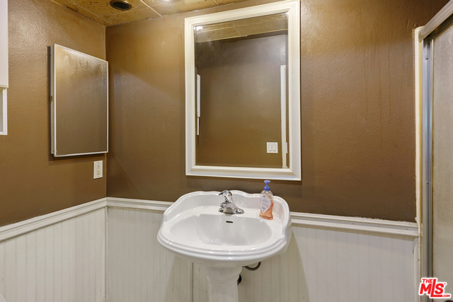 2 Bed Home for Sale in Van Nuys, California