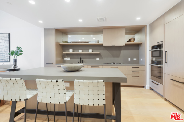1 Bed Home for Sale in Los Angeles, California