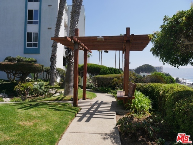 610 THE VILLAGE, Redondo Beach, California 90277, 1 Bedroom Bedrooms, ,1 BathroomBathrooms,Residential,Sold,THE VILLAGE,18390044