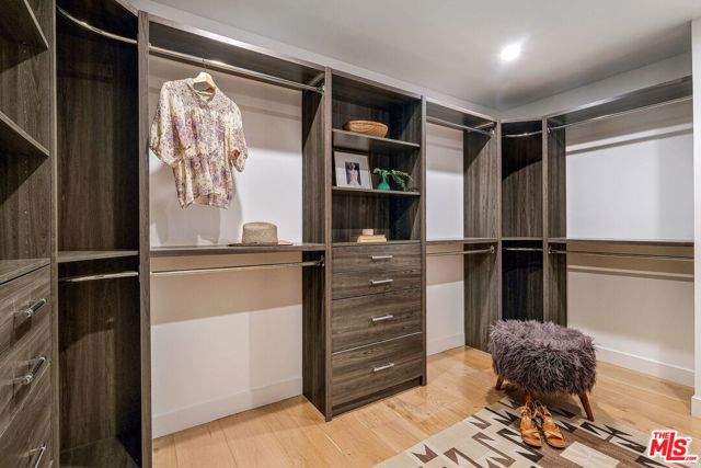 5 Bed Home for Sale in Studio City, California