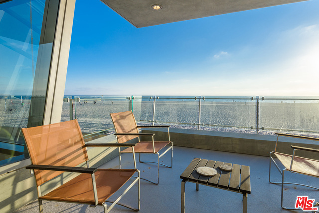 718 THE STRAND, Hermosa Beach, California 90254, 3 Bedrooms Bedrooms, ,4 BathroomsBathrooms,Residential,Sold,THE STRAND,18393866