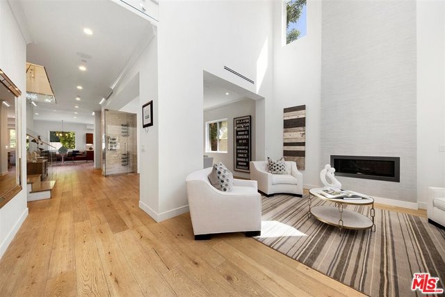 6 Bed Home for Sale in Sherman Oaks, California