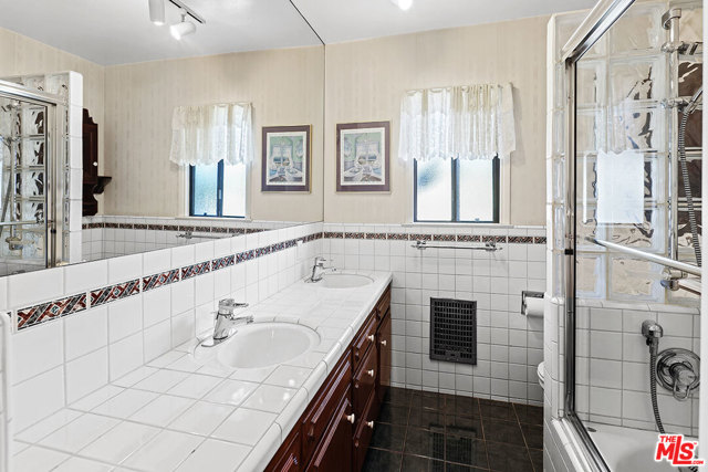 3 Bed Home for Sale in Lake Balboa, California