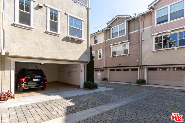 2 Bed Home for Sale in Los Angeles, California