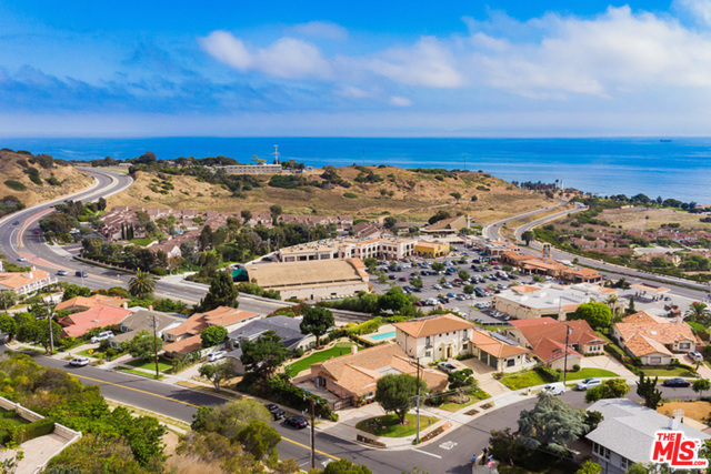 30945 RUE VALOIS, Rancho Palos Verdes, California 90275, 4 Bedrooms Bedrooms, ,3 BathroomsBathrooms,Residential,Sold,RUE VALOIS,20539622