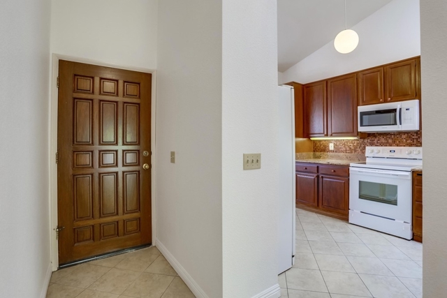 17909 Avenida Alozdra