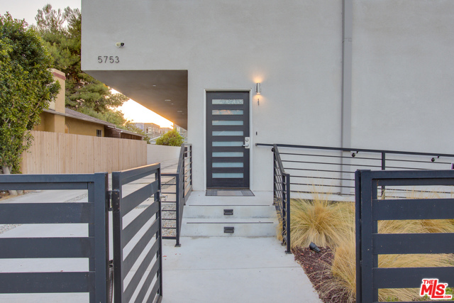 Income Home for Sale in North Hollywood, California