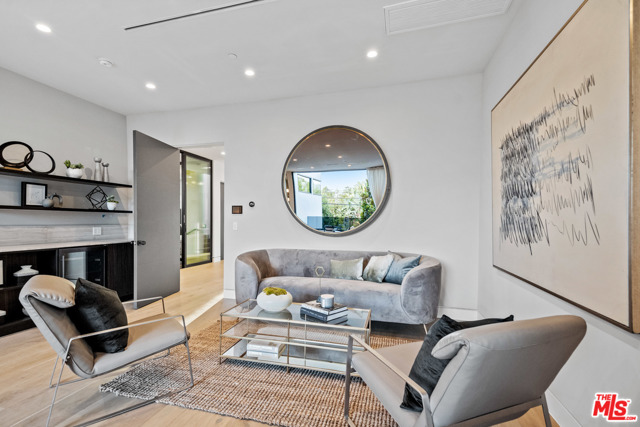 5 Bed Home for Sale in Los Angeles, California