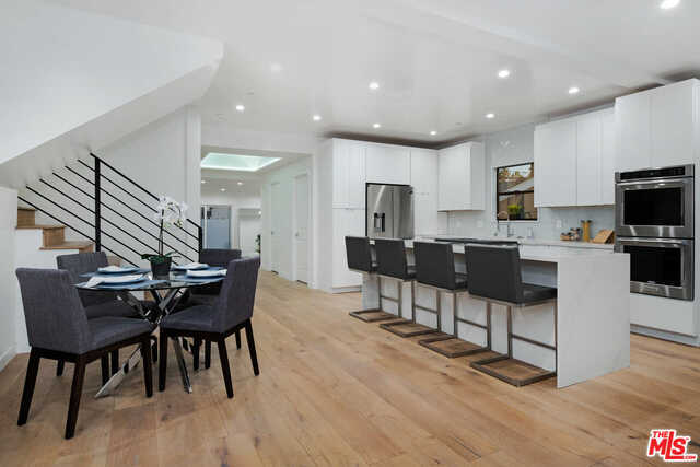 2704 OAK Avenue, Manhattan Beach, California 90266, 3 Bedrooms Bedrooms, ,3 BathroomsBathrooms,Residential,Sold,OAK,19530056