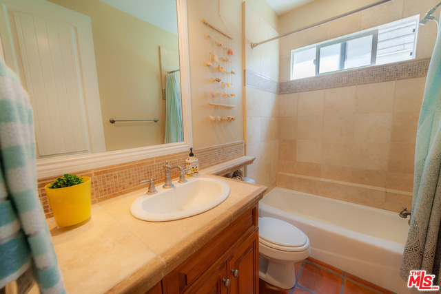 2417 CARNEGIE Lane, Redondo Beach, California 90278, 4 Bedrooms Bedrooms, ,3 BathroomsBathrooms,Residential,Sold,CARNEGIE,19491110