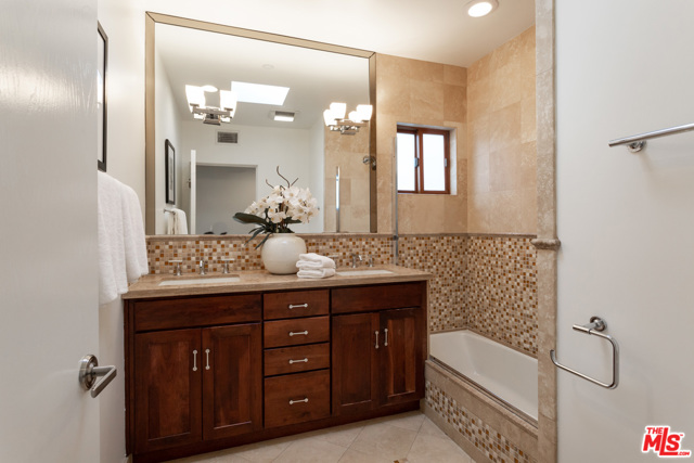 6 Bed Home for Sale in Santa Monica, California