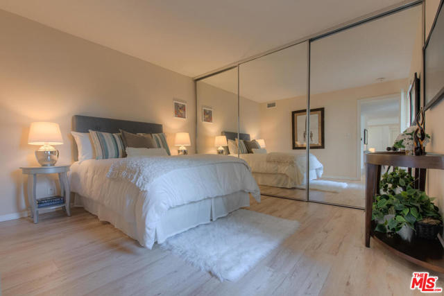 2 Bed Home for Sale in Sherman Oaks, California