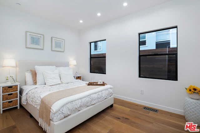 2704 OAK Avenue, Manhattan Beach, California 90266, 3 Bedrooms Bedrooms, ,3 BathroomsBathrooms,Residential,Sold,OAK,19530056