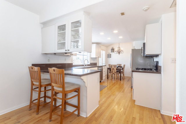 Breakfast Bar/Kitchen