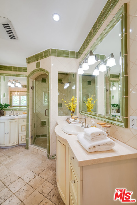 4 Bed Home for Sale in Los Angeles, California