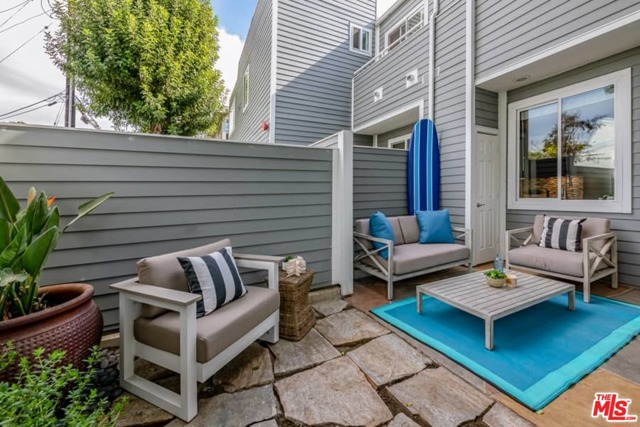1300 12th Street, Manhattan Beach, California 90266, 2 Bedrooms Bedrooms, ,2 BathroomsBathrooms,Residential,Sold,12th,20639432