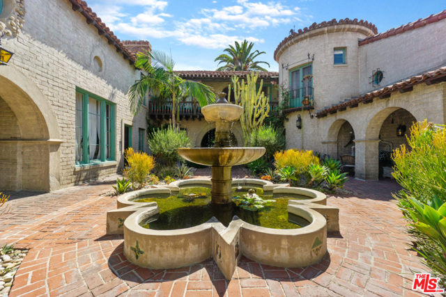1 Bed Home for Sale in Los Angeles, California