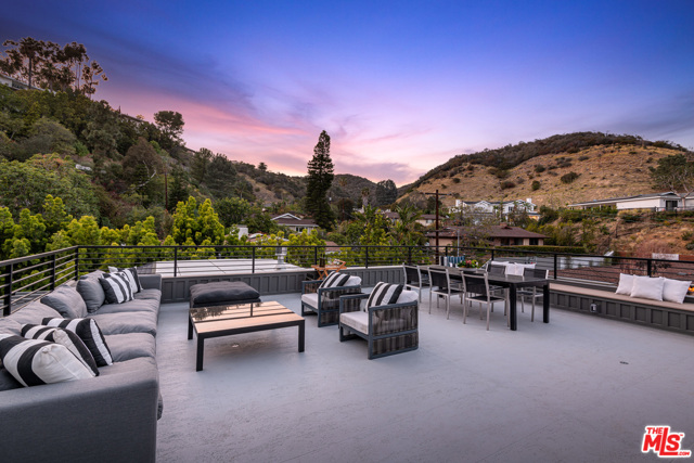 6 Bed Home for Sale in Pacific Palisades, California