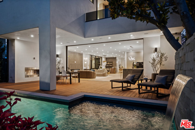 5 Bed Home for Sale in Los Angeles, California