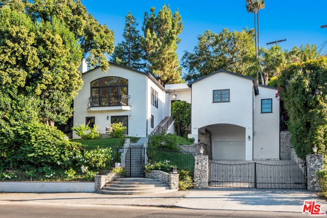 Photo of 13650 VALLEY VISTA, Sherman Oaks, CA 91423