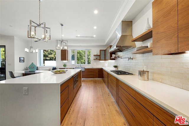 6 Bed Home for Sale in Sherman Oaks, California