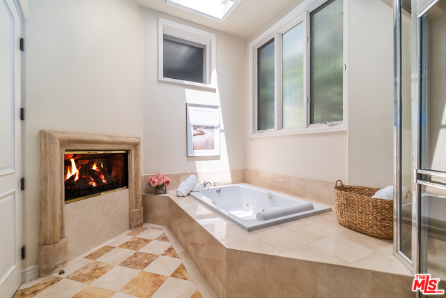 5 Bed Home for Sale in Venice, California
