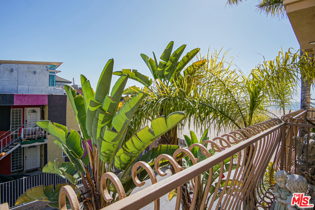 3 Bed Home for Sale in Playa del Rey, California