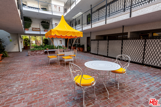 1 Bed Home for Sale in Encino, California