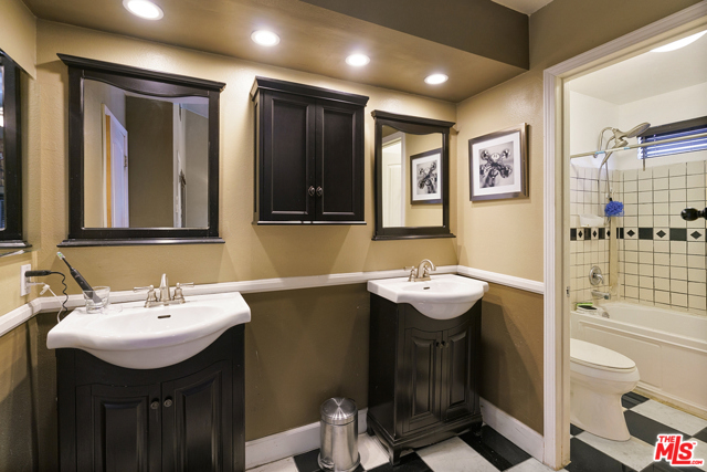 2 Bed Home for Sale in Van Nuys, California