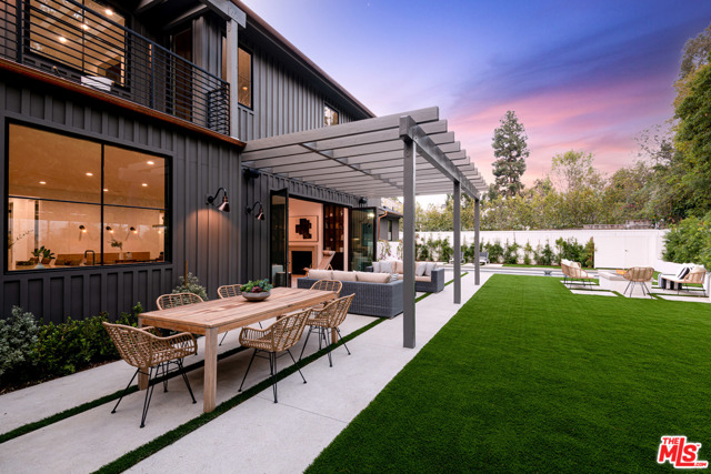 6 Bed Home for Sale in Pacific Palisades, California