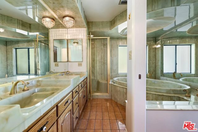 5 Bed Home for Sale in Encino, California