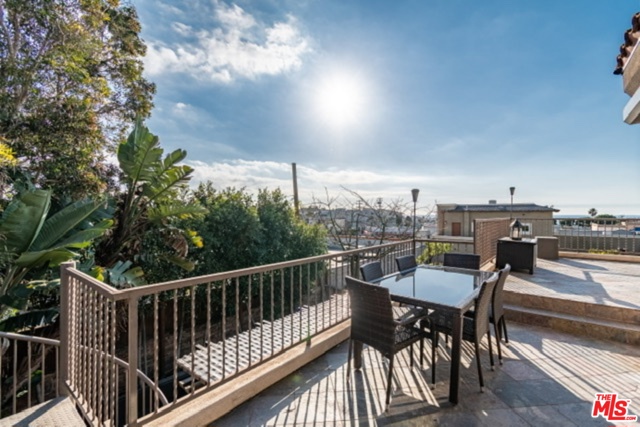 822 6TH Street, Hermosa Beach, California 90254, 4 Bedrooms Bedrooms, ,4 BathroomsBathrooms,Residential,Sold,6TH,19537348
