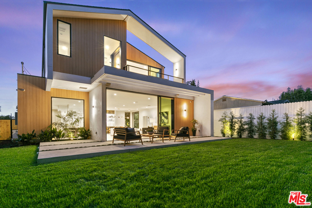 5 Bed Home for Sale in Los Angeles, California
