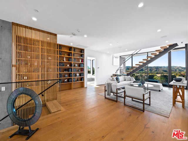 5 Bed Home for Sale in Los Angeles, California