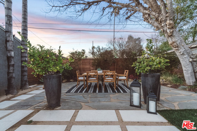 2 Bed Home for Sale in Van Nuys, California