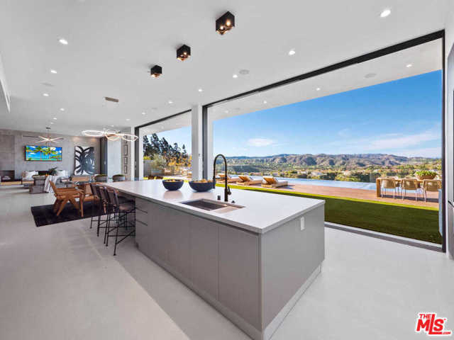 5 Bed Home for Sale in Los Angeles, California