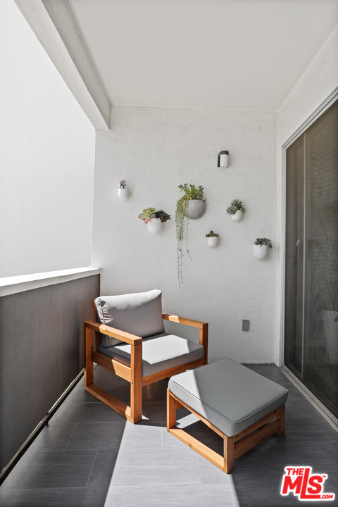 1 Bed Home for Sale in Los Angeles, California