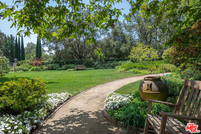 5 Bed Home for Sale in Los Angeles, California