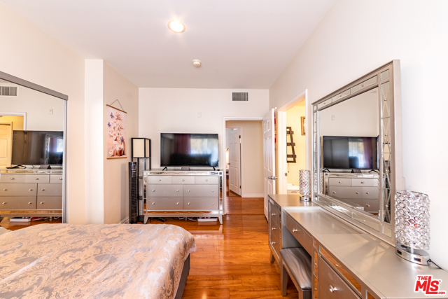 4 Bed Home for Sale in Los Angeles, California